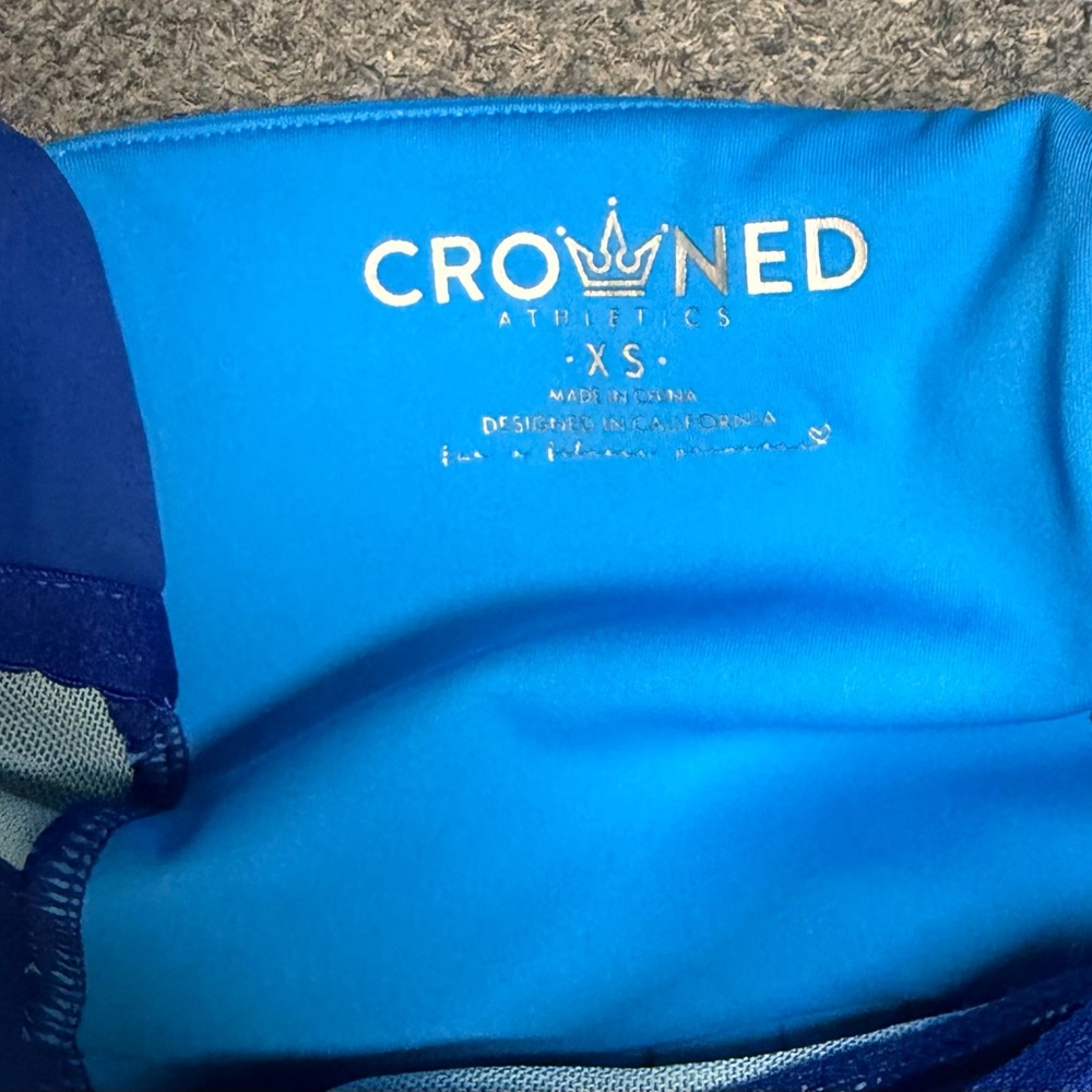 Crowned athletics kiss the girl athletic tank XS - Picture 3 of 3